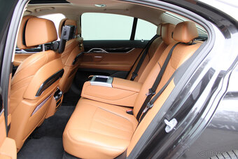 BMW 730d xDrive / ACC / HUD / 360° / VZDUCH / KEYLESS / 21" - 18