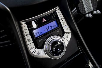Hyundai Elantra 1.6i D-CVVT Style - 18