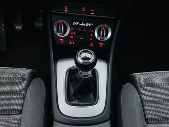 Audi Q3 2.0TDI MANUÁL QUATTRO VÝHŘEV SENZORY SERVISKA - 18