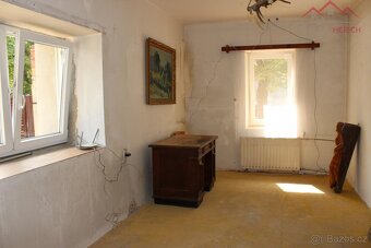 Nabízíme Vám k prodeji rodinný dům se 2 bytovými jednotkami, - 18