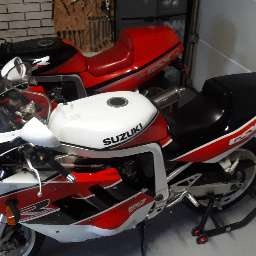 Suzuki GSXR 750 - 18
