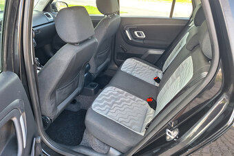 Škoda Fabia Combi II 1.4 16V 63 kW, rok 2009 - 18