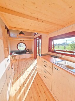 Luxusní tiny house z přírod. materiálů, design mobilní dům - 18