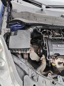 Opel Corsa D 1.0 2009 - 18