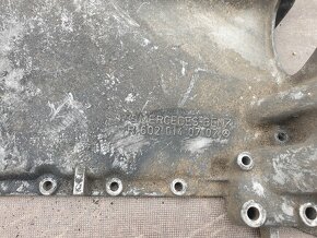 Mercedes w124 spodní kryt motoru č.124 - 18