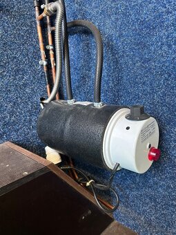 Obytná dodávka VW Crafter 2,5 tdi - 18