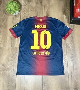 Různé dresy Lionel Messi + různé dresy FC Barcelona - 18