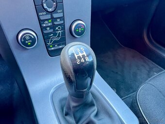 VOLVO V50 1,6 D2 / KLIMA / 2010 - 18