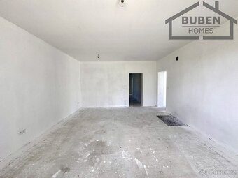 Dvougenerační RD (2 x 4+kk) užitná plocha  280 m2 , zahrada  - 18