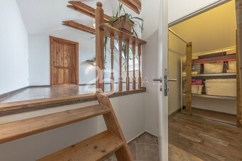 Prodej samostatné 1/3 rodinného domu se zahradou ve Zvířetic - 18