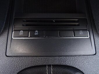 Volkswagen Touran 2.0 TDI, 103 KW, r.v 12.2012, 7 míst - 18