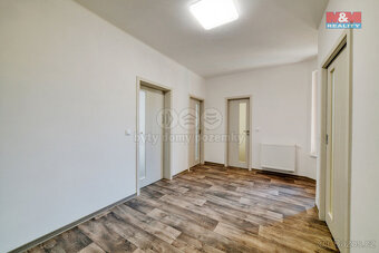 Prodej bytu 4+1, 121 m², Cheb, ul. Májová - 18