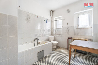 Prodej rodinného domu, 250 m², Chlumec, ul. Stradovská - 18