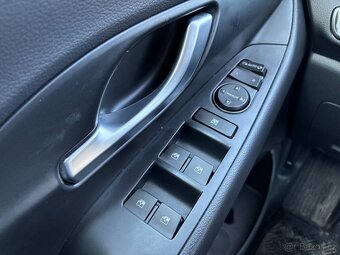Hyundai i30 WG 1.5T-GDi 118kW SMART PLUS ZÁRUKA ČR - 18