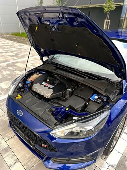 Ford Focus 2.0 ST - 18