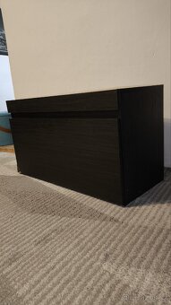 Černá skříňka nová (při přepravě jemně poškozena) - 18