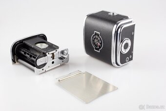 Hasselblad 500C/M chrome telo + WLF + kazeta 120 - 18