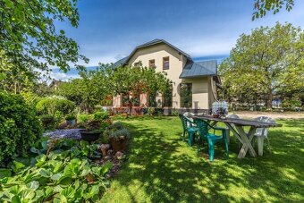 Prodej honosné vily v anglickém stylu + 2 stavební parcely - 18