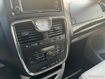 Chrysler Town Country 3,6 Penta DVD 2011 - 18