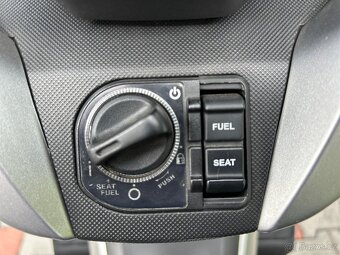 Honda Forza 300 malý nájezd,super stav - 18