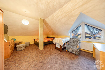 Samostatně stojící rodinný dům 5+1 na pozemku 621 m², obec V - 18