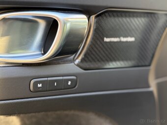 Volvo XC40 D4 AWD Panorama (odpočet DPH) - 18