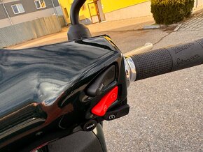 2022 PIAGGIO VESPA 300 GTS HPE RACING SIXTIES 3000 km - 18