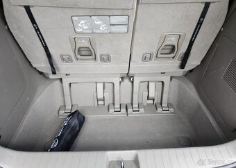 Kia Carnival 2.2-7míst-SIGNATURE - 18