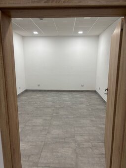 PRONÁJEM OBCHODNÍCH PROSTOR / KANCELÁŘE LITOVEL - 18