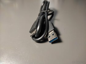 Různé typy kabelů USB A, USB C, DP, HDMI, VGA, DVI atd.. - 18