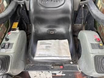 Pásový smykový nakladač Komatsu CK 20-1, hmotnost 3.6 t - 18