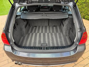 BMW 325XI 160kW E91 R6 - Bi-Xenon /PO SERVISNÍ INSP/ KRÁSNÝ - 18