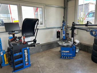Prodej luxusní novostavby haly, autoservis, 3000m2 pozemek - 18
