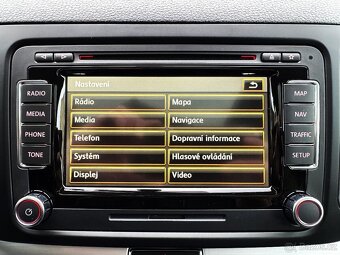 VOLKSWAGEN SHARAN 2.0TDI DSG,7-MÍST,KŮŽE,XENONY,TAŽNÉ,KAMERA - 18