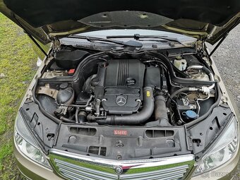 MERCEDES BENZ C 180 COMBI BENZÍN AUTOMAT NÍZKÉ KM - 18