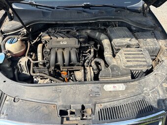 Volkswagen Passat 1.6i - 18