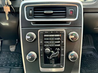 VOLVO V60 2.0 2011 - 18