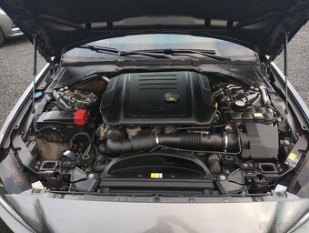 JAGUAR XE 2017 2.0D 132kW,VÝHŘEVY,NAVI,TEMPOMAT,SERVISKA - 18