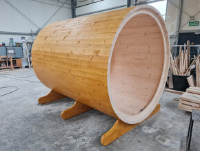 Venkovní sudová sauna s panoramatickým oknem - 18