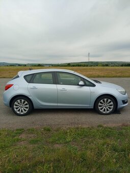 Opel Astra J 1.4i 74kW první majitel najeto pouze 53tis.km - 18