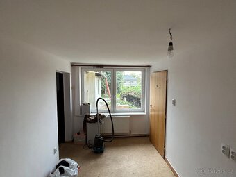 Komplex dvou chat s velkou garáži a pozemkem - 18