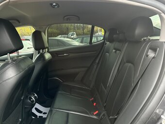 Alfa Romeo Stelvio 2018 - 18