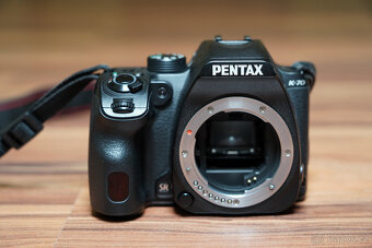 Prodám Pentax K-70 + příslušenství - 18