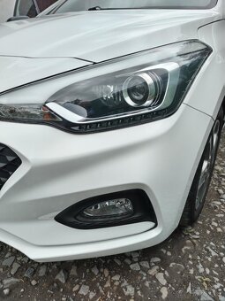Hyundai i20 1.2 benzín, 56000km, TRIKOLOR PREMIUM PLUS - 18