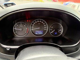 Hyundai H1 Grand Starex 2.5 CRDi 8 míst Automat - 18