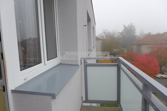 Prodej prostorného cihlového bytu 3+1 s balkonem a zahradou - 18