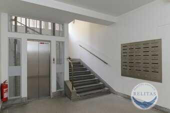 Pronájem klimatizovaného bytu 4+kk, 124 m² + 2xB, 3 neprůcho - 18