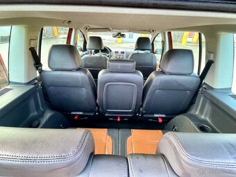 VOLKSWAGEN TOURAN CROSS 2.0 TDI,7 míst  - 18