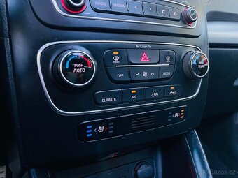 Hyundai Santa Fe 2.2CRDi 145KW 4x4 AUT VÝHŘEV KAMERA PREMIUM - 18