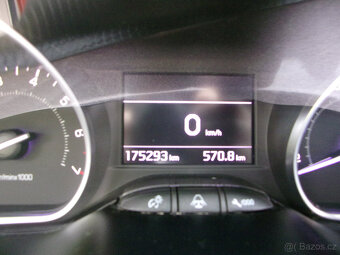Peugeot 2008 1.2 VTi,navigace,1.majitel,serviskní kniha,TOP - 18